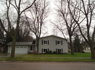 441 Southview Dr, Brookings, SD 57006