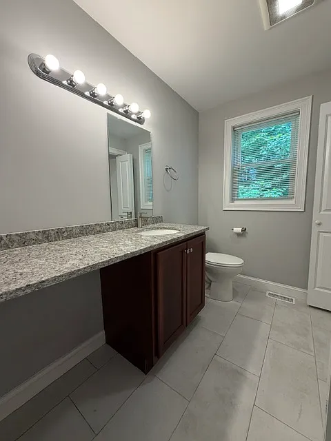 3 bed, 2.5 bath, $4,400 — Photo 4