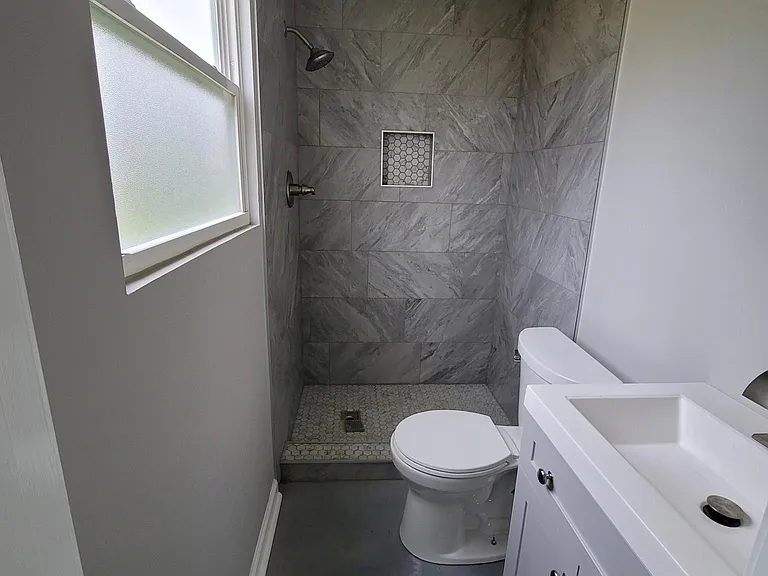 525 E Loyola Dr — Photo 14