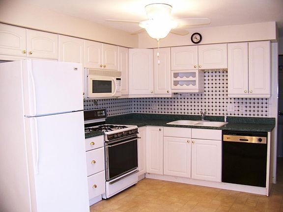 4th image of 7 Jean Ct