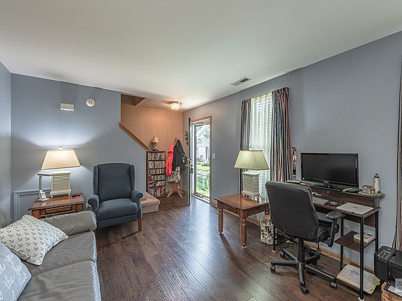 5th image of 812 Symphony Dr #812