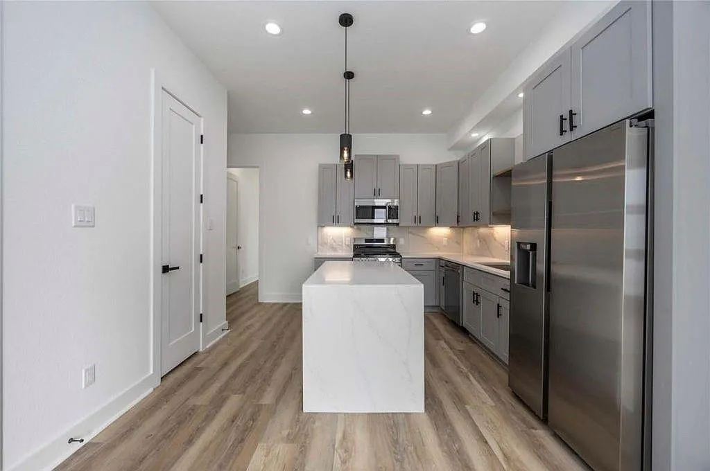 3 bed, 2.5 bath, 1302 sqft, $2,150 — Photo 4