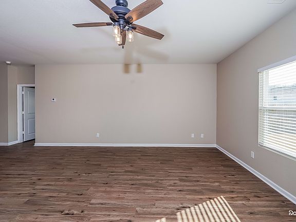 4th image of 360 Farmhouse Ln