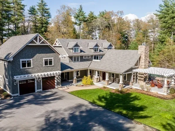 2 Debbie Ln, Berkley, MA 02779