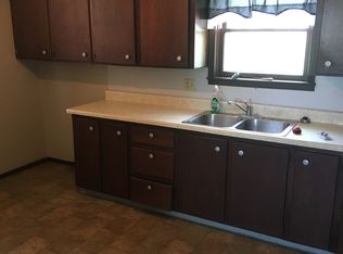 1201 E Hoch St APT 3, Moundridge, KS 67107