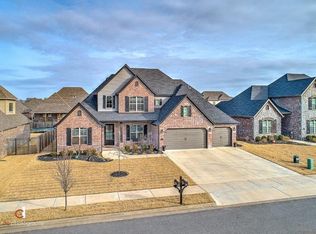 107 SW Highland Rd, Bentonville, AR 72712