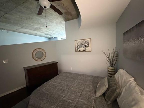 2nd image of 5925 Almeda Rd Unit 11513