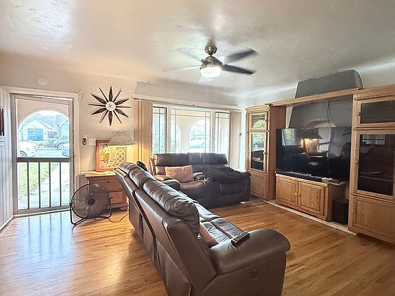 4th image of 721 E Orange St