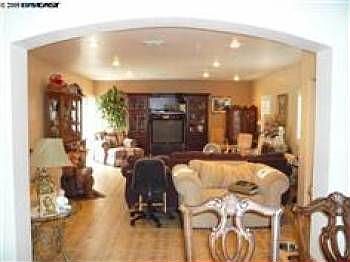 4th image of 33783 Sinsbury Way