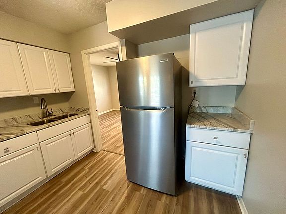 4th image of 5305 N Boulevard St #205