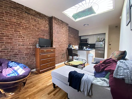 Rented by City Connections Realty | media 8