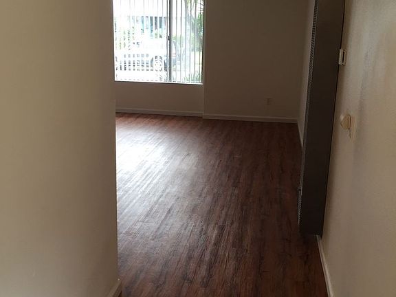 3rd image of 125 S Avenue 53 APT 6