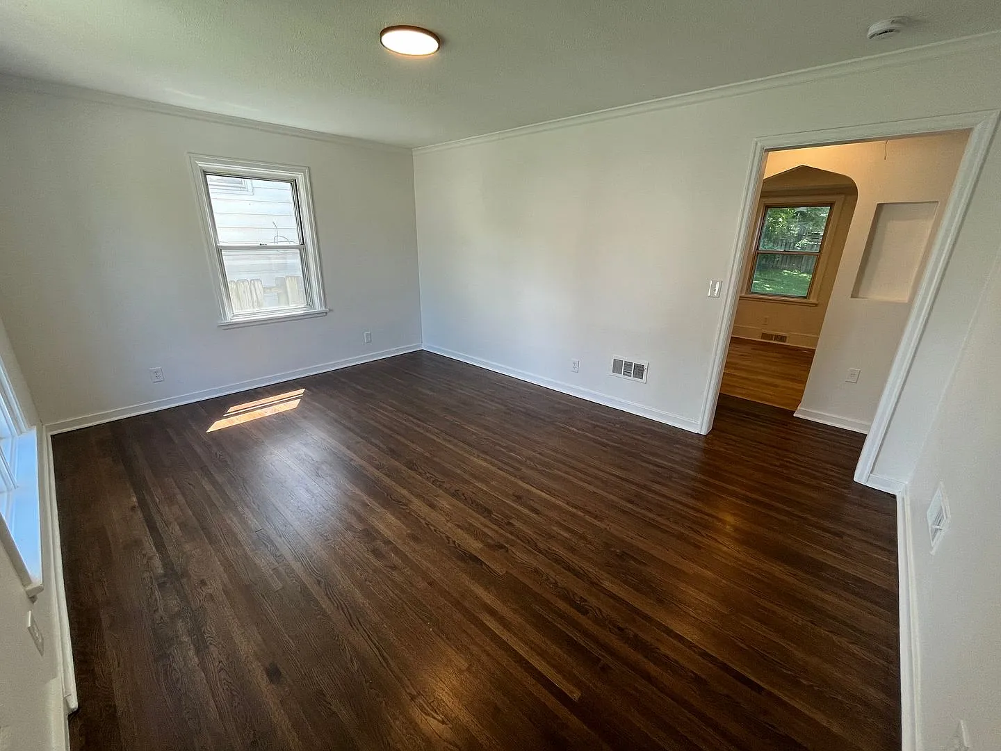 Renovated 2BR Benson — Photo 3