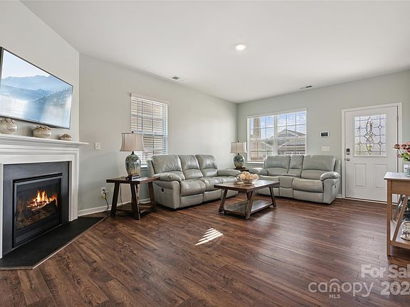 4th image of 9439 Maltese Dr #190
