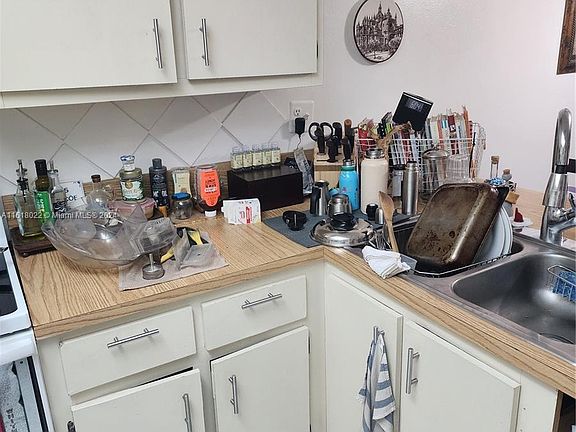5th image of 10839 NW 7th St APT 12-21