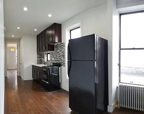 Rented by Zjama Realty Corp | media 21