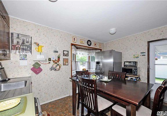 5th image of 35 Elm Dr W