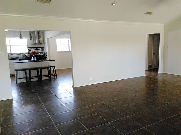 5th image of 3805 Sunset Dr