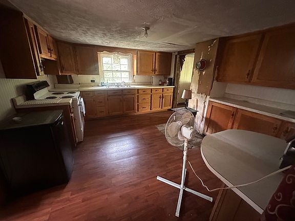4th image of 698 Casey Branch Rd