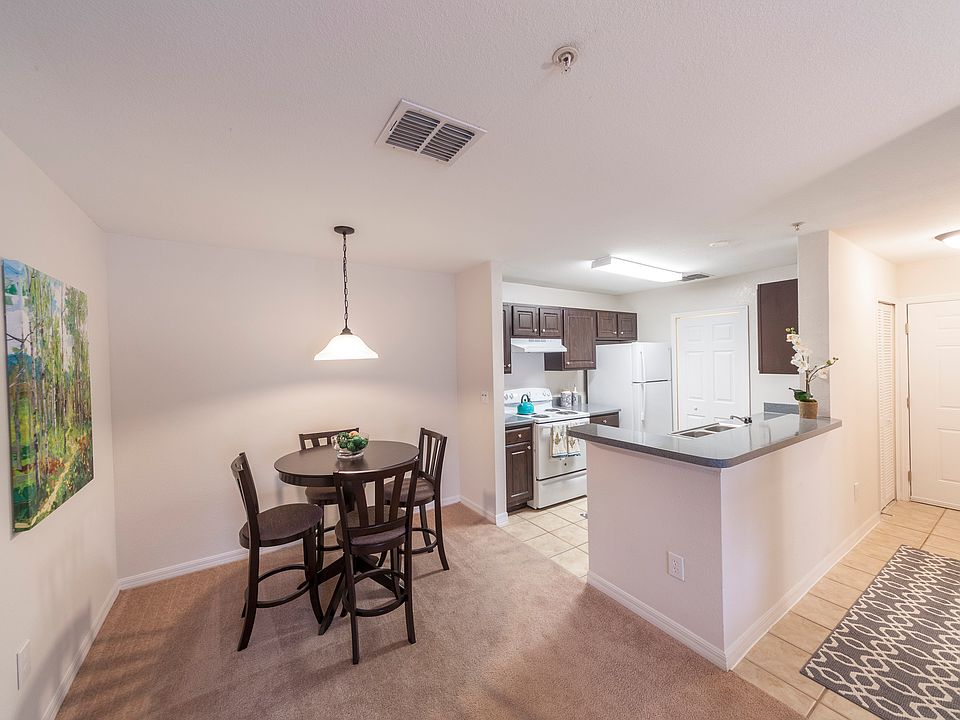 Grande Court Dining Room and Kitchen
