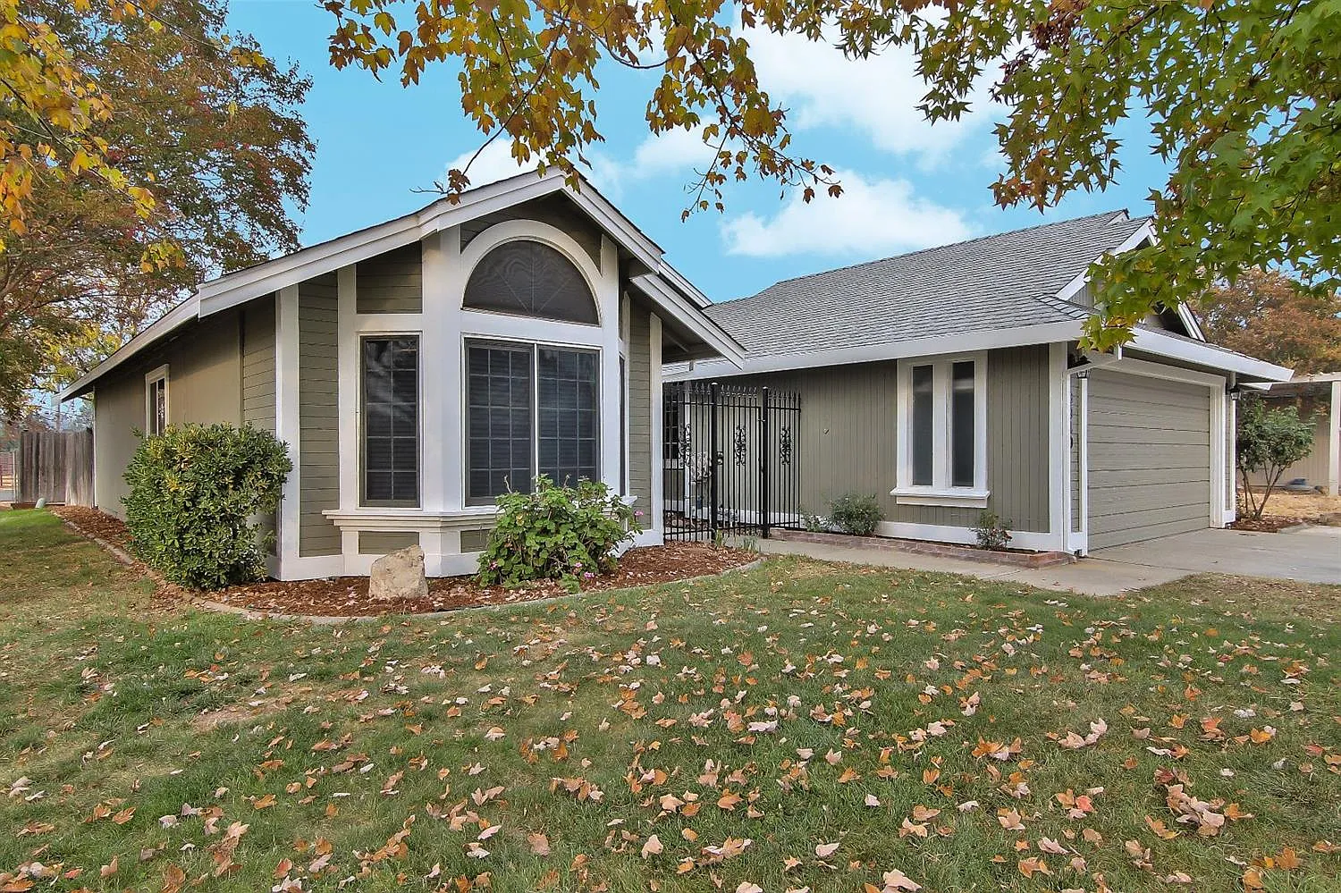 6940 Shady Woods Way photo 1