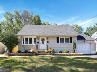 10 Seneca Ln, Hamilton, NJ 08690