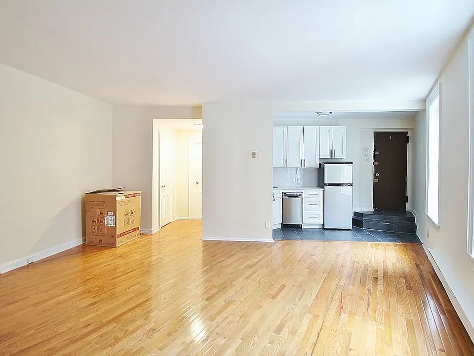 2nd image of 159 W 4th St APT 1