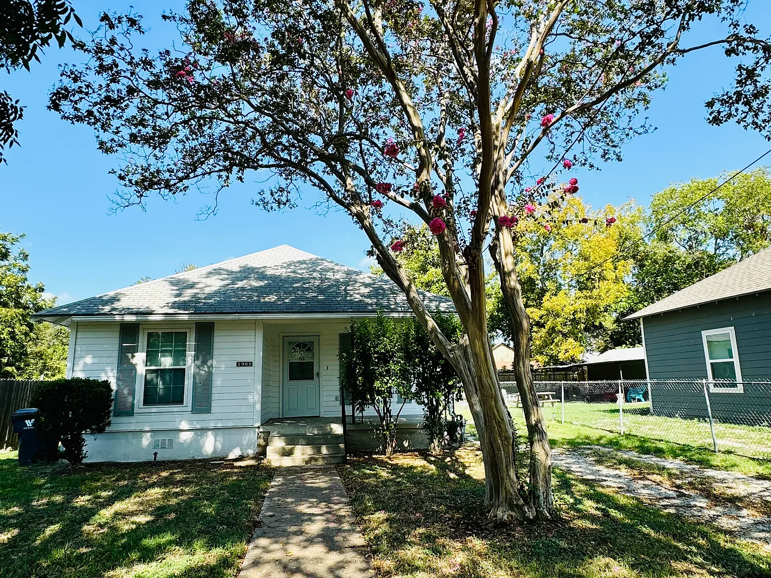 3 bed, 764 sqft, $1,495 — Photo 4