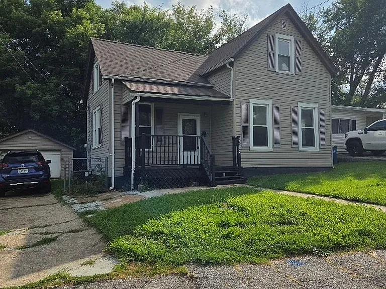 2502 Main St — Photo 1