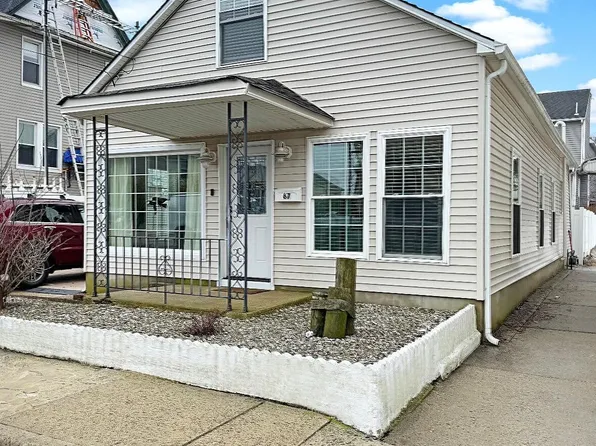 67 5th St, Highlands, NJ 07732