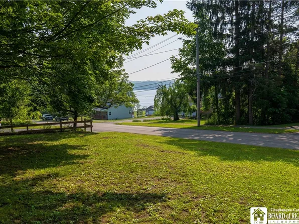 34 Whallon St #17, Mayville, NY 14757