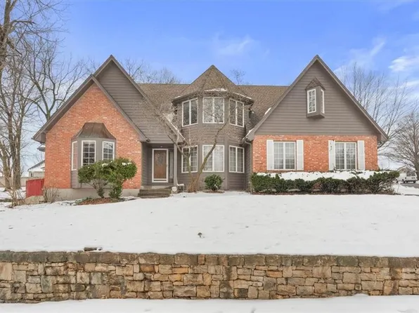 6320 Ridgeway Ct, Kansas City, MO 64133