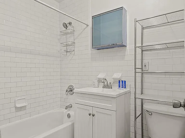 257 15th St #303 — Photo 7