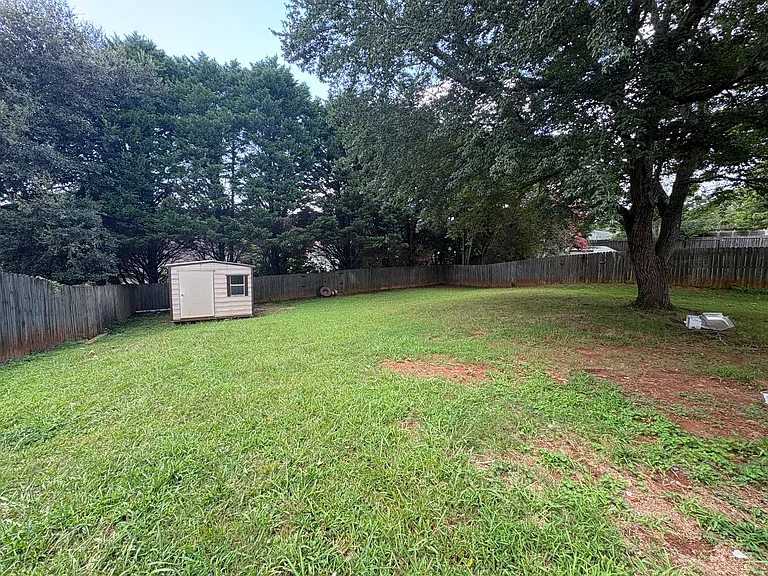 1404 Douglas St — Photo 21