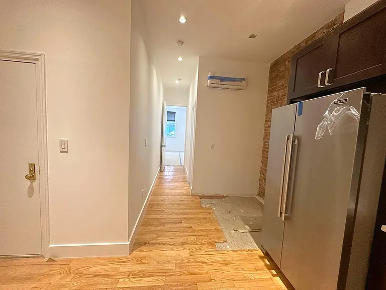 1130 Manhattan Ave #1R — Photo 2