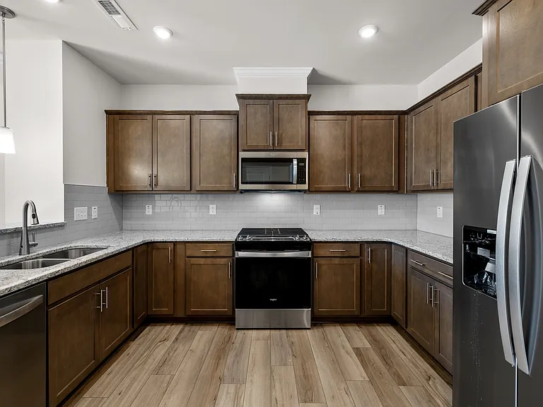 5615 Edessa Ave — Photo 7