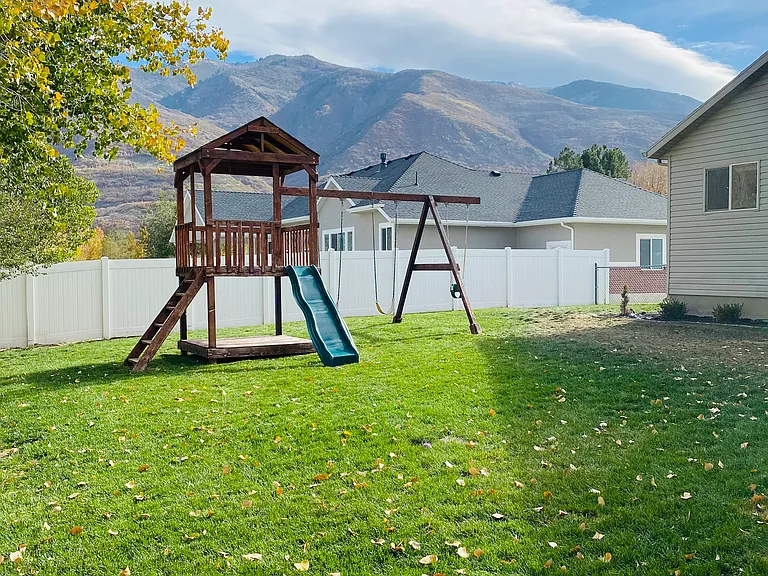 2410 E View Dr — Photo 46