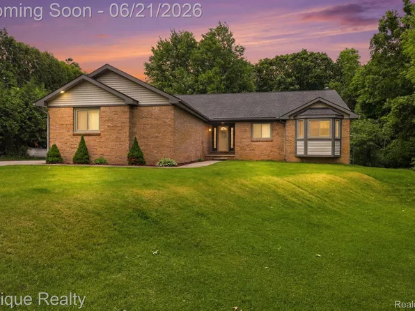 2348 Rochester Rd, Leonard, MI 48367