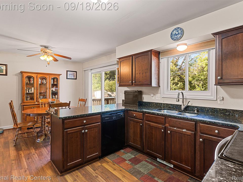 2414 Harrison Ave, photo 7