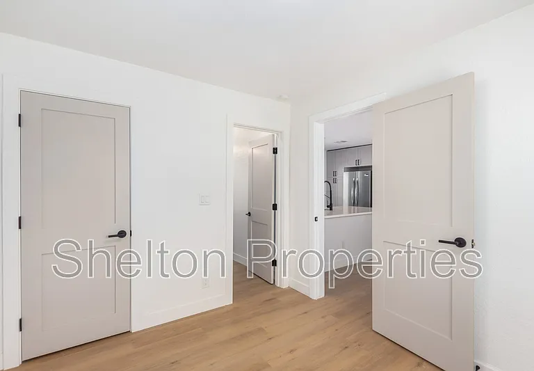616 N 10th Ave #G — Photo 12
