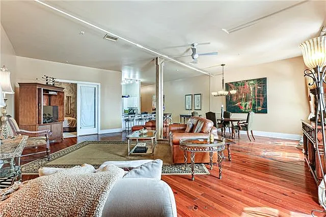 2 bed, 2.0 bath, 1918 sqft, $3,500 — Photo 3