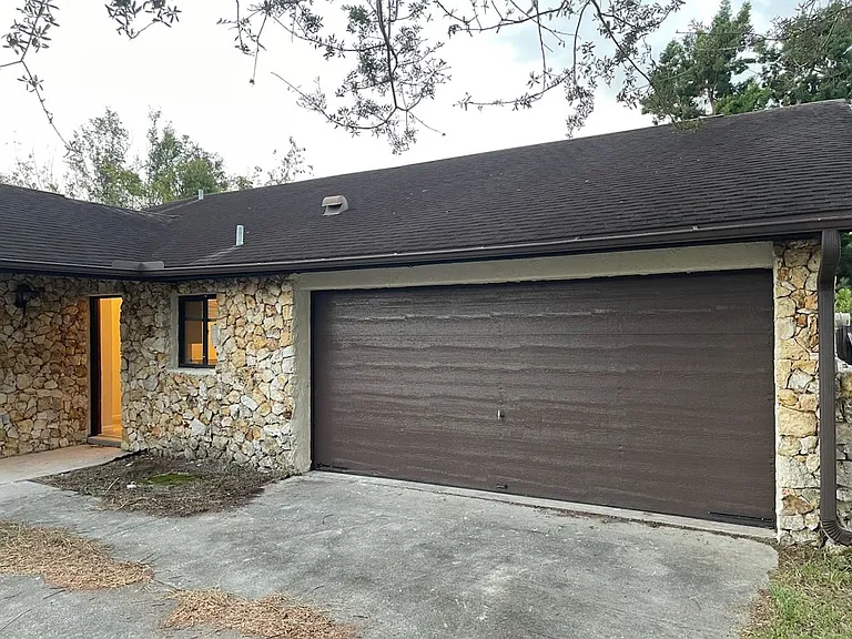 1154 Ashland Ct — Photo 2