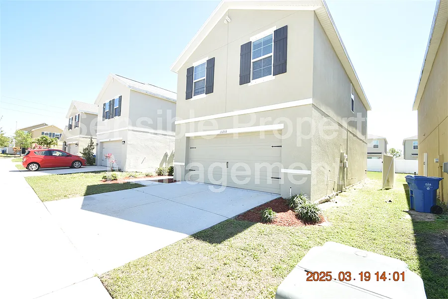 4 bed, 2.5 bath, 2078 sqft, $2,295 — Photo 3