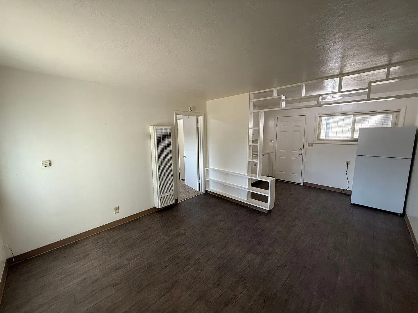 1 bed, 1.0 bath, 566 sqft, $1,045 — Photo 2