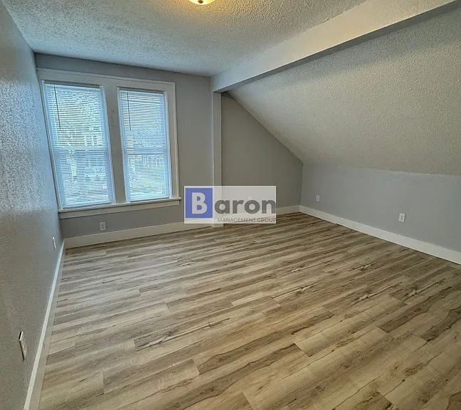 205 E Victoria St — Photo 14