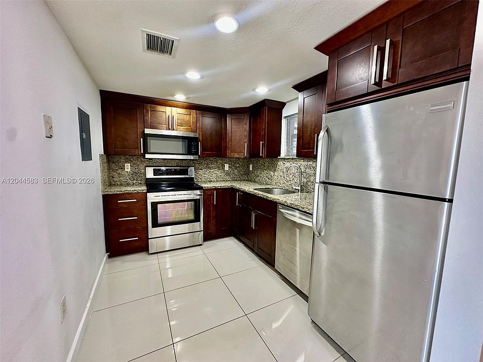 1st image of 411 SW 37th Ave APT 3D