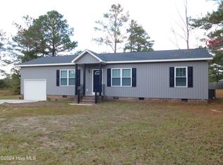 12521 McKinnon Dr, Laurinburg, NC 28352