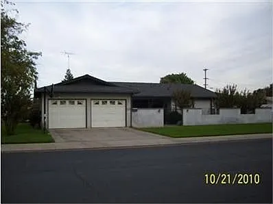 1700 Myrtlewood Dr photo 1