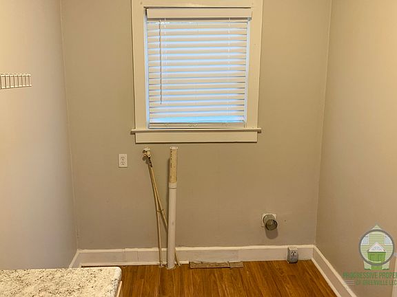 5th image of 113 Burgess Ave
