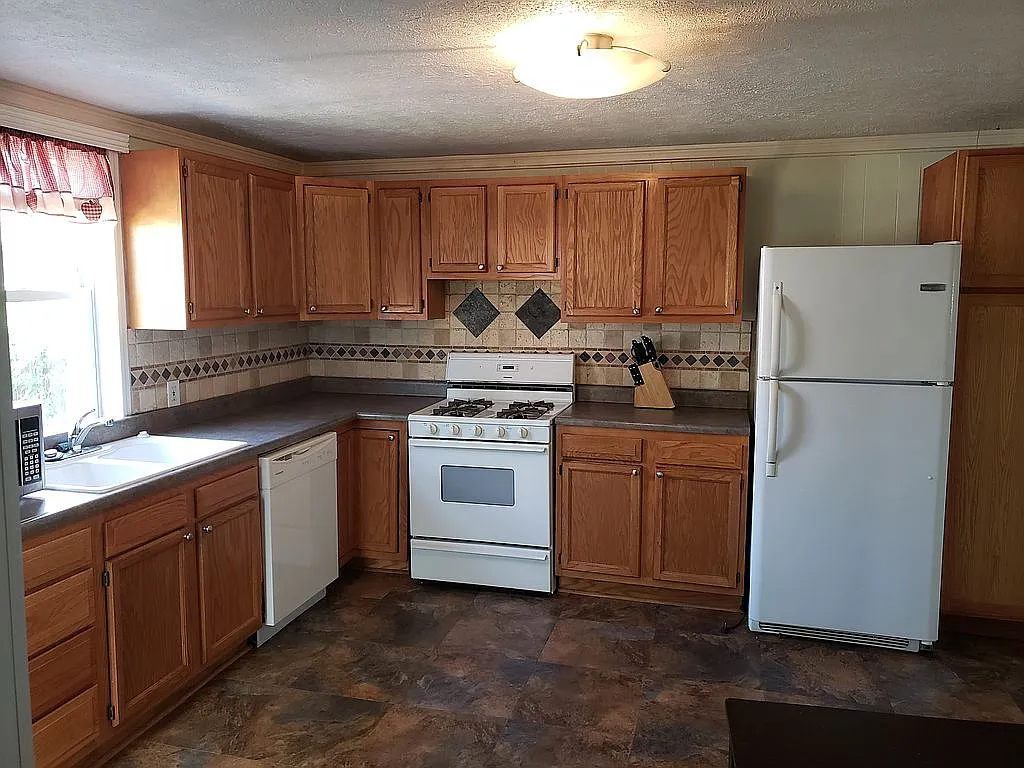 119 Ward Ave photo 1